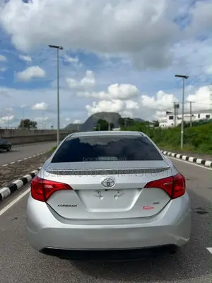 Toyota Corolla SE Special Edition 4dr Sedan (1.8L 4cyl CVT) 2017 Silver