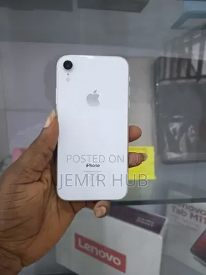 Apple iPhone XR 64 GB White