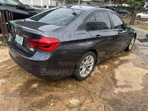 BMW 320i Sedan RWD 2016 Gray