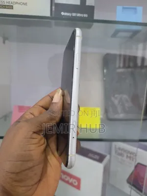 Apple iPhone XR 64 GB White