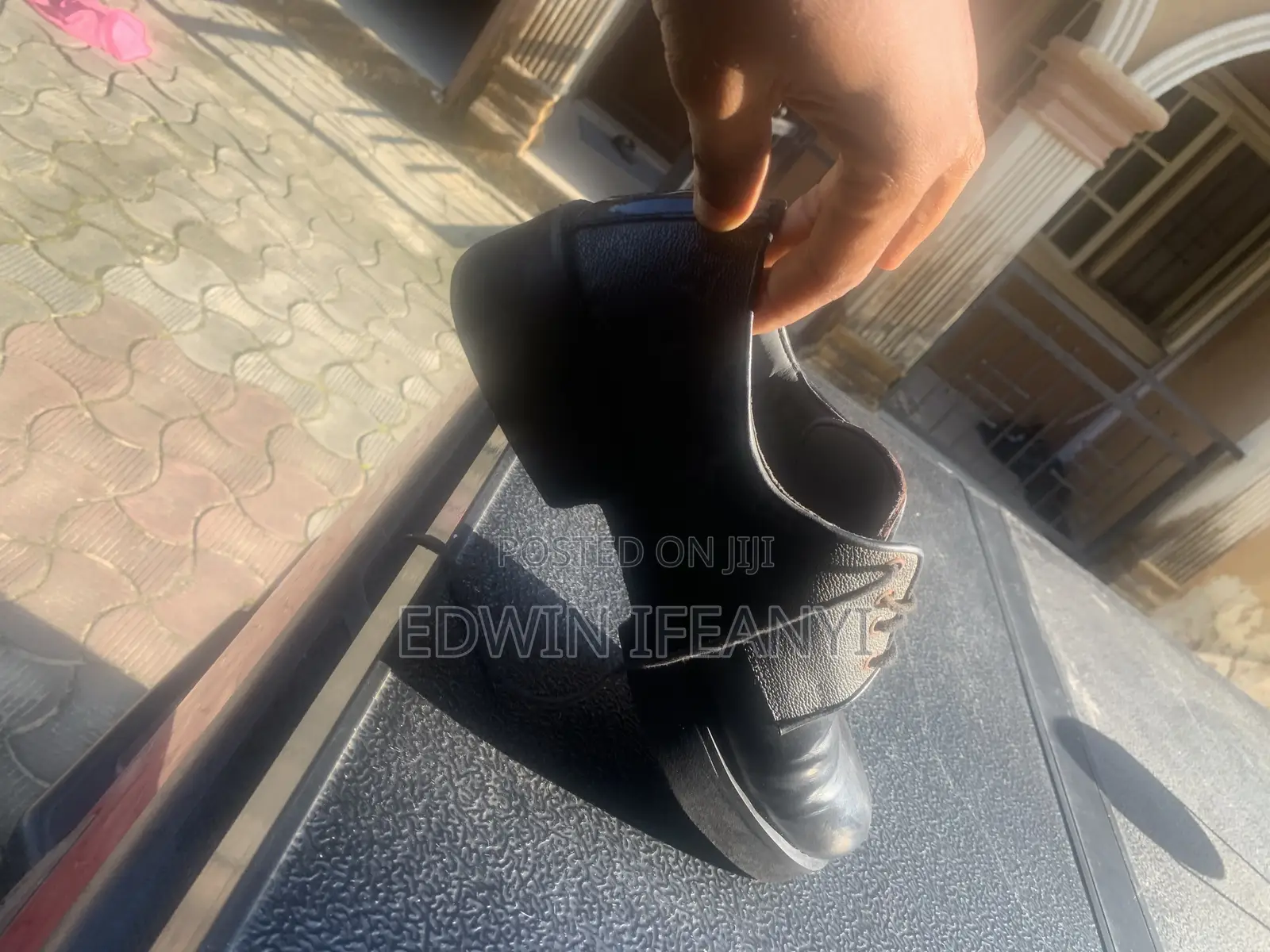 Cooperate Shoe