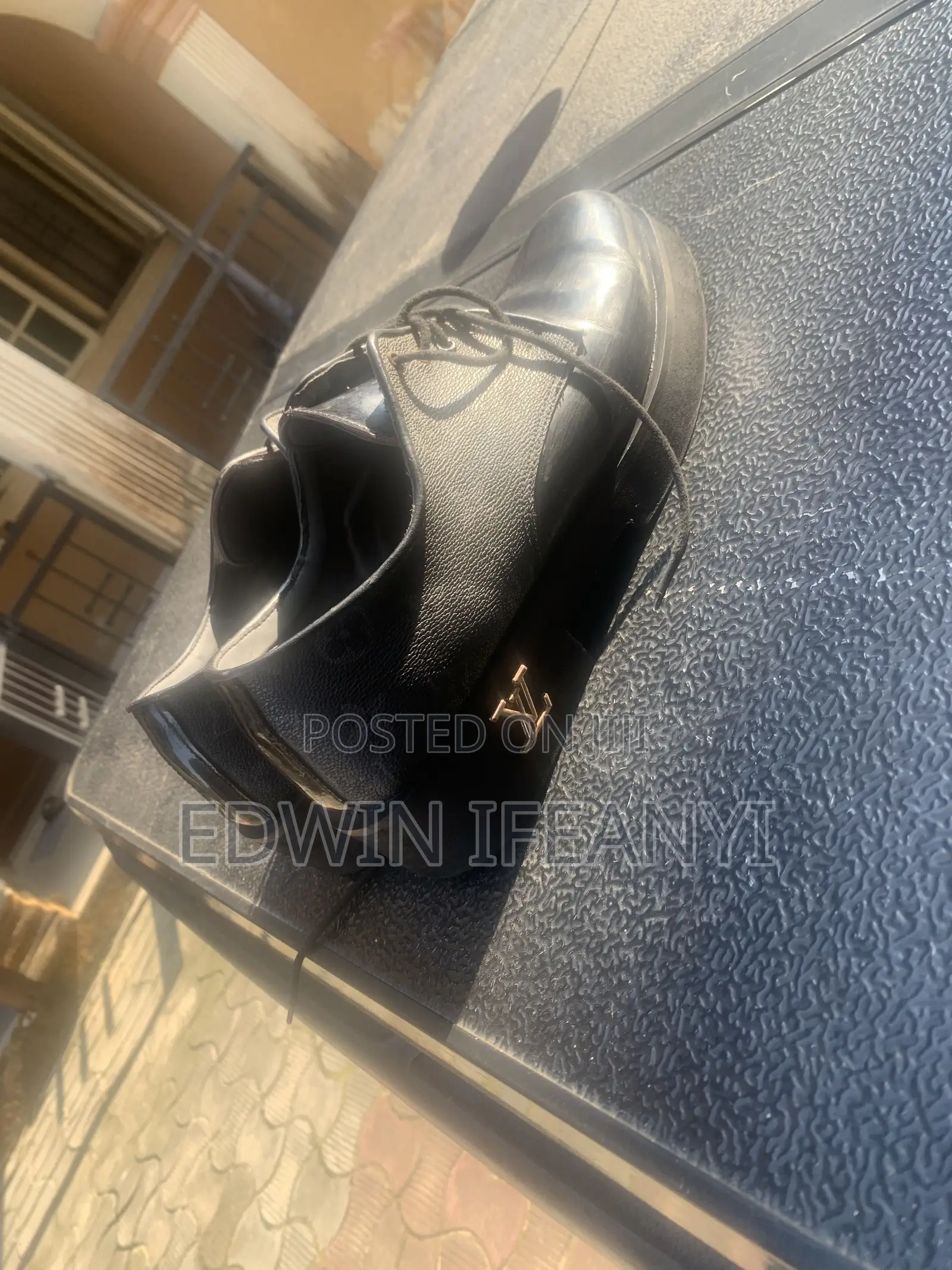 Cooperate Shoe