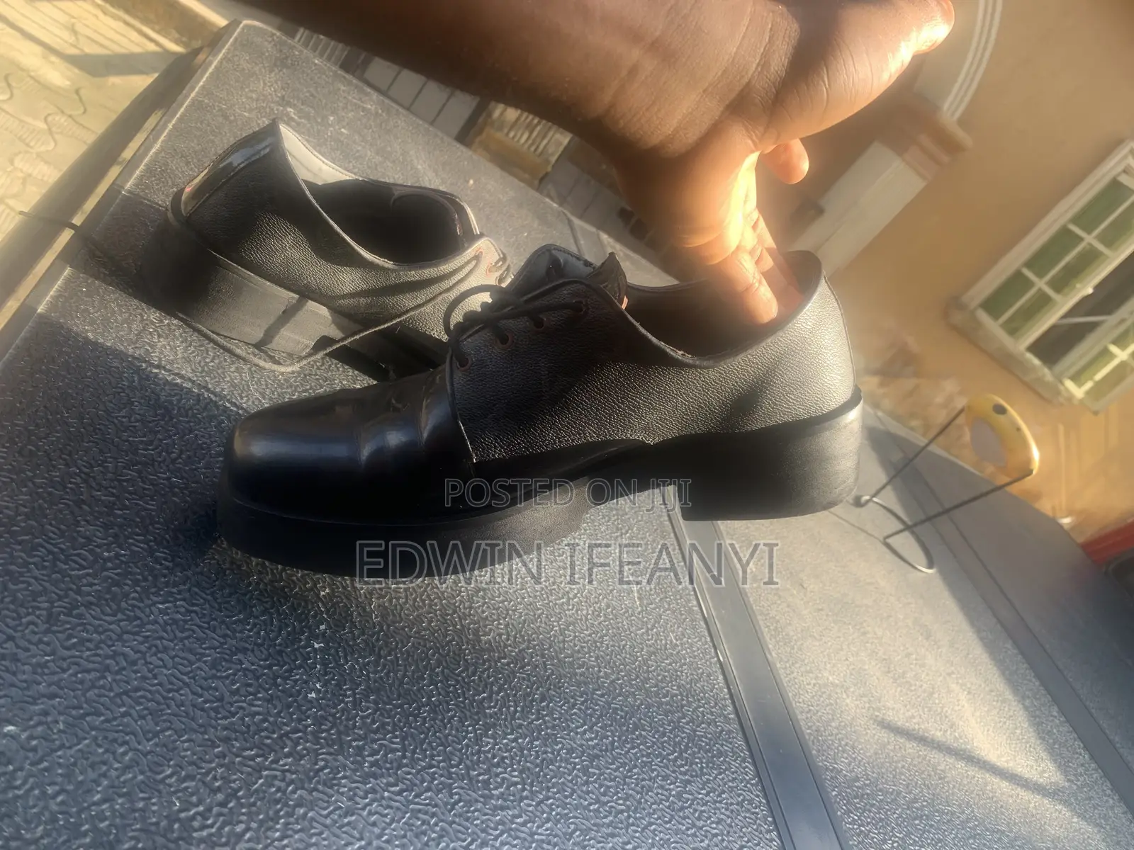 Cooperate Shoe