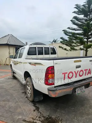 Toyota Hilux 2012 White