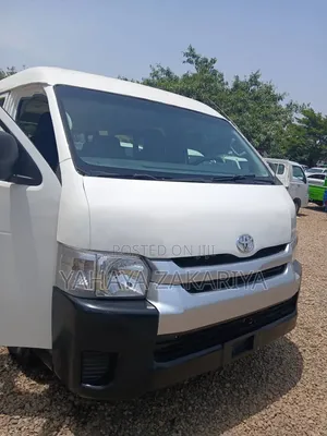 Toyota HiAce 2013 White