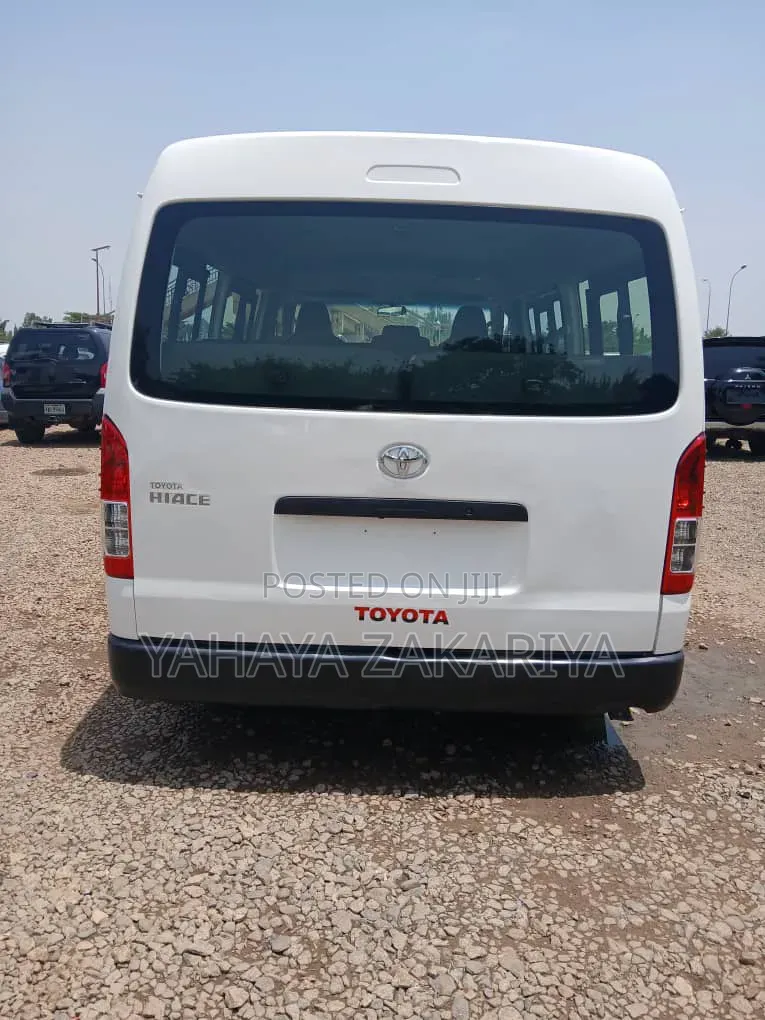 Toyota HiAce 2013 White