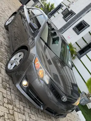 Toyota Camry SE 4dr Sedan (2.5L 4cyl 6A) 2015 Gray