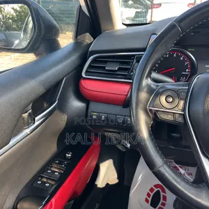 Toyota Camry XSE (2.5L 4cyl 8A) 2019 White