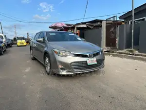 Toyota Avalon XLE 4dr Sedan (3.5L 6cyl 6A) 2014 Gold
