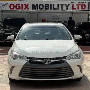 Toyota Camry XLE 4dr Sedan (2.5L 4cyl 6A) 2017 White