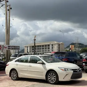 Toyota Camry XLE 4dr Sedan (2.5L 4cyl 6A) 2017 White
