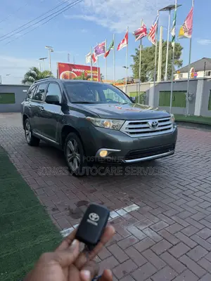 Toyota Highlander Limited 2012 Gray