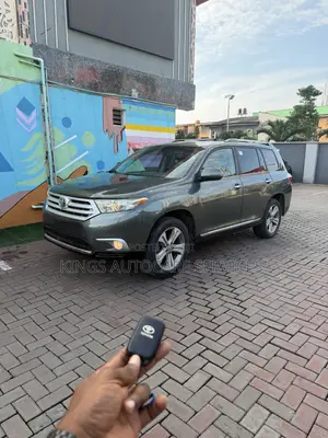 Toyota Highlander Limited 2012 Gray