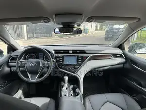 Toyota Camry LE FWD (2.5L 4cyl 8AM) 2018 Silver