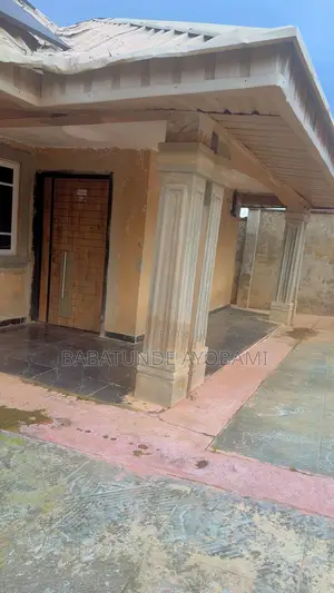 Furnished 3bdrm Bungalow in Island, Ido for sale