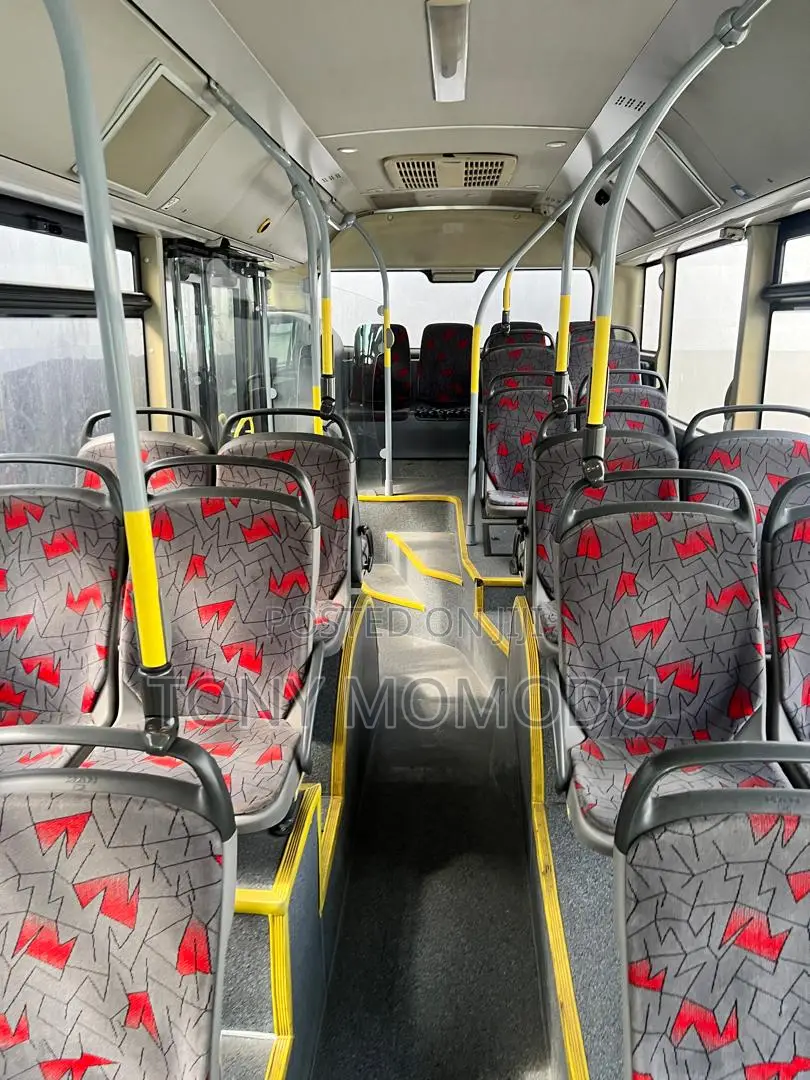 Bus 2010 White