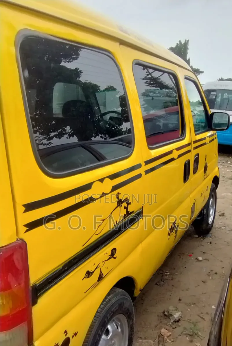 Suzuki Every 2000 Yellow