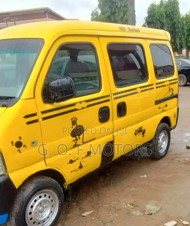 Suzuki Every 2000 Yellow