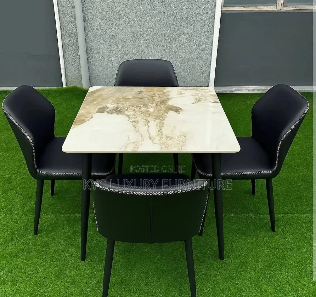 Portable 4 Seaters Dining Table