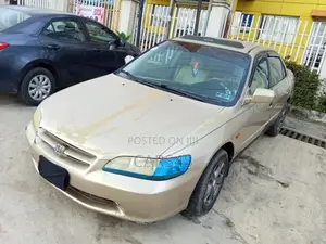 Honda Accord 1999 Gold