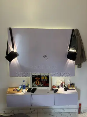 TV Shelf Parlor
