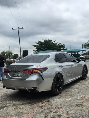 Toyota Camry 2018 Silver