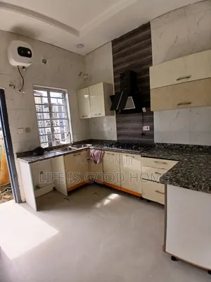 Studio Apartment in Royal  Pine, Chevron for rent