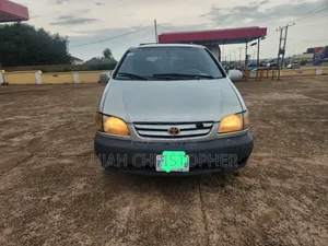Toyota Sienna 2000 White