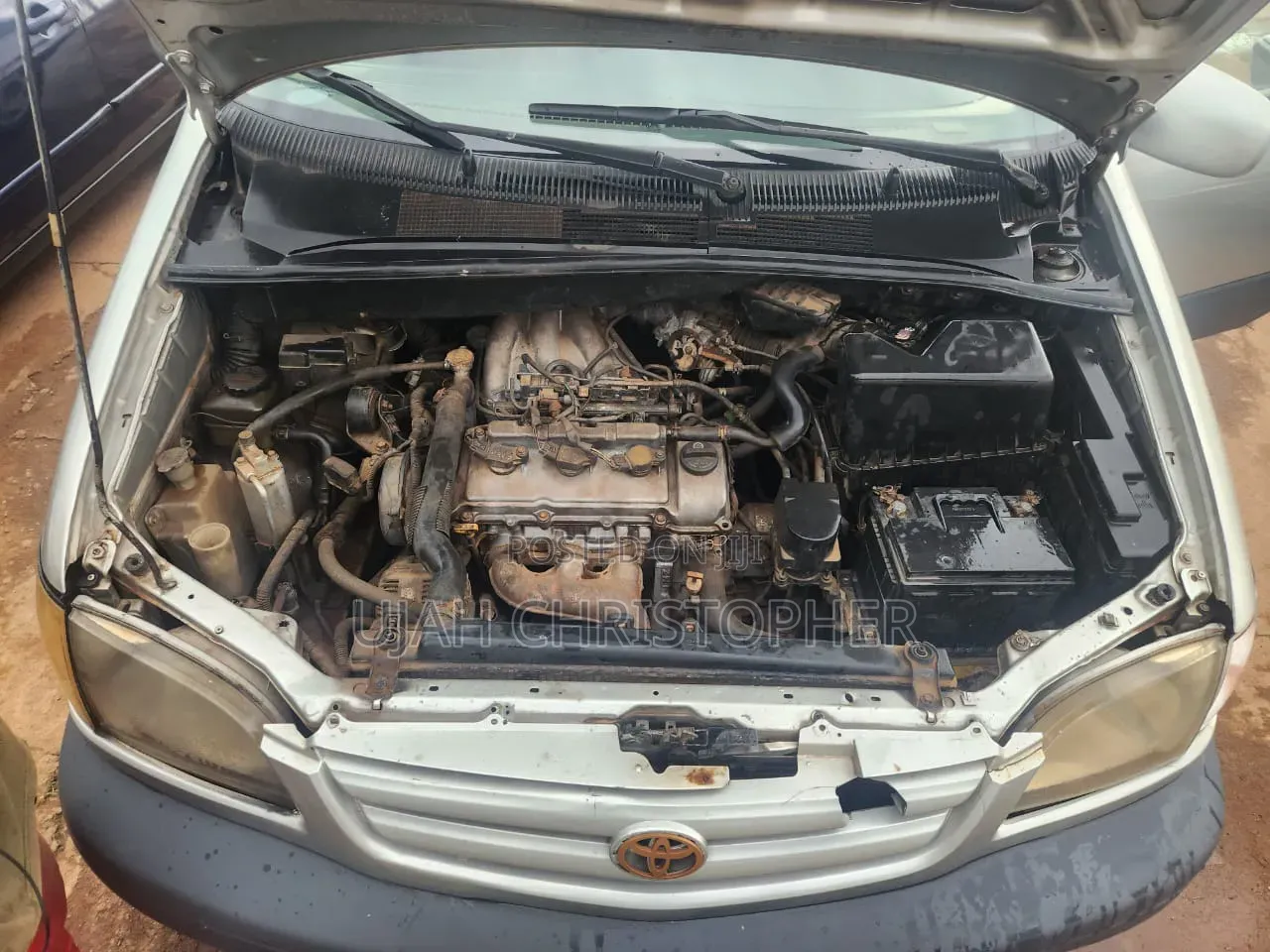 Toyota Sienna 2000 Gold