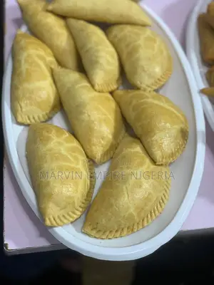 A Box of 6 Meat Pie