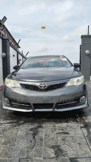 Toyota Camry LE 4dr Sedan (2.5L 4cyl 6A) 2012 Gray