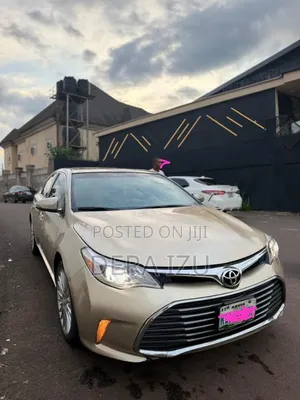 Toyota Avalon Limited 4dr Sedan (3.5L 6cyl 6A) 2015 Gold