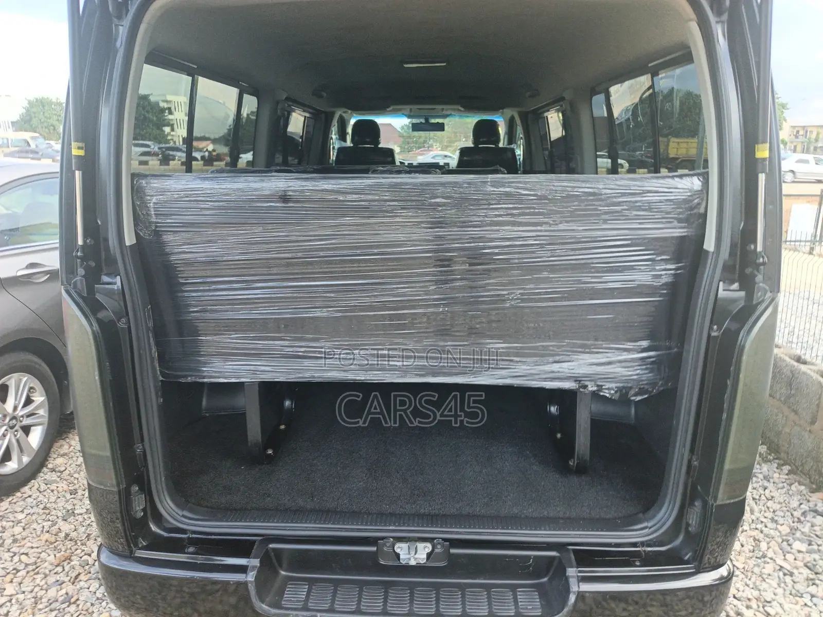 Toyota HiAce 2012 Black