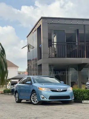 Toyota Camry XLE 4dr Sedan (2.5L 4cyl 6A) 2013 Blue