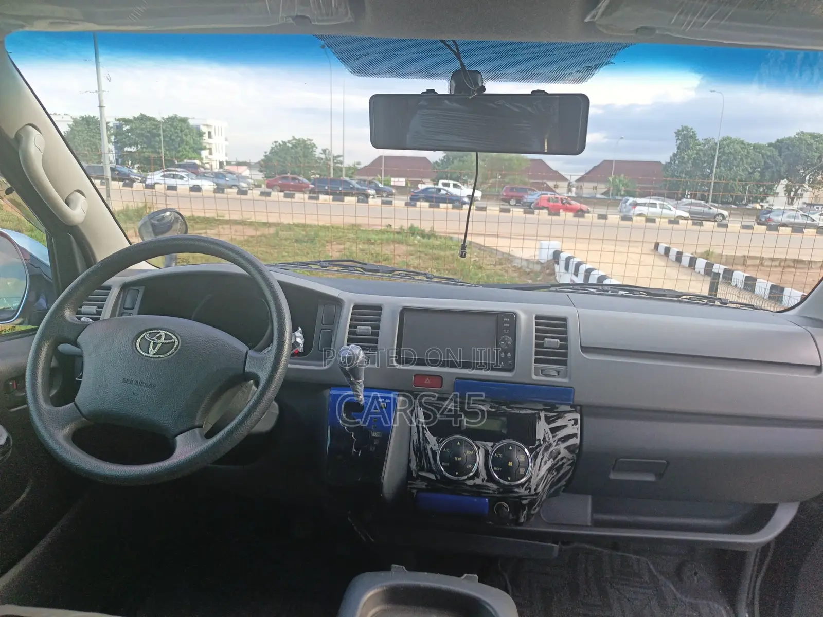 Toyota HiAce 2012 Black