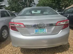 Toyota Camry XLE 4dr Sedan (2.5L 4cyl 6A) 2014 Silver