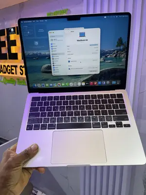 Laptop Apple MacBook Air 2022 M2 8GB Apple M2 SSD 256GB