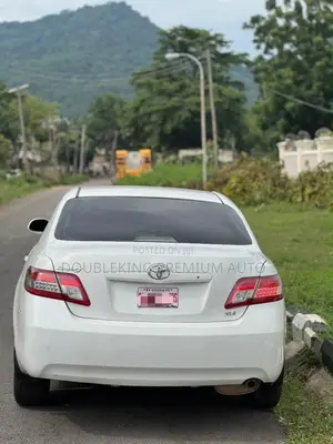 Toyota Camry LE 4dr Sedan (2.5L 4cyl 6AM) 2010 White