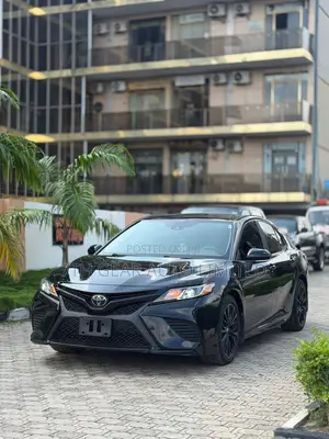 Toyota Camry SE FWD (2.5L 4cyl 8AM) 2018 Black