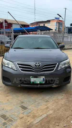 Toyota Camry LE 4dr Sedan (2.5L 4cyl 6A) 2011 Gray