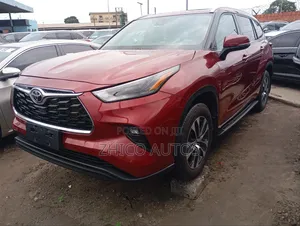 Toyota Highlander XLE 2021 Red