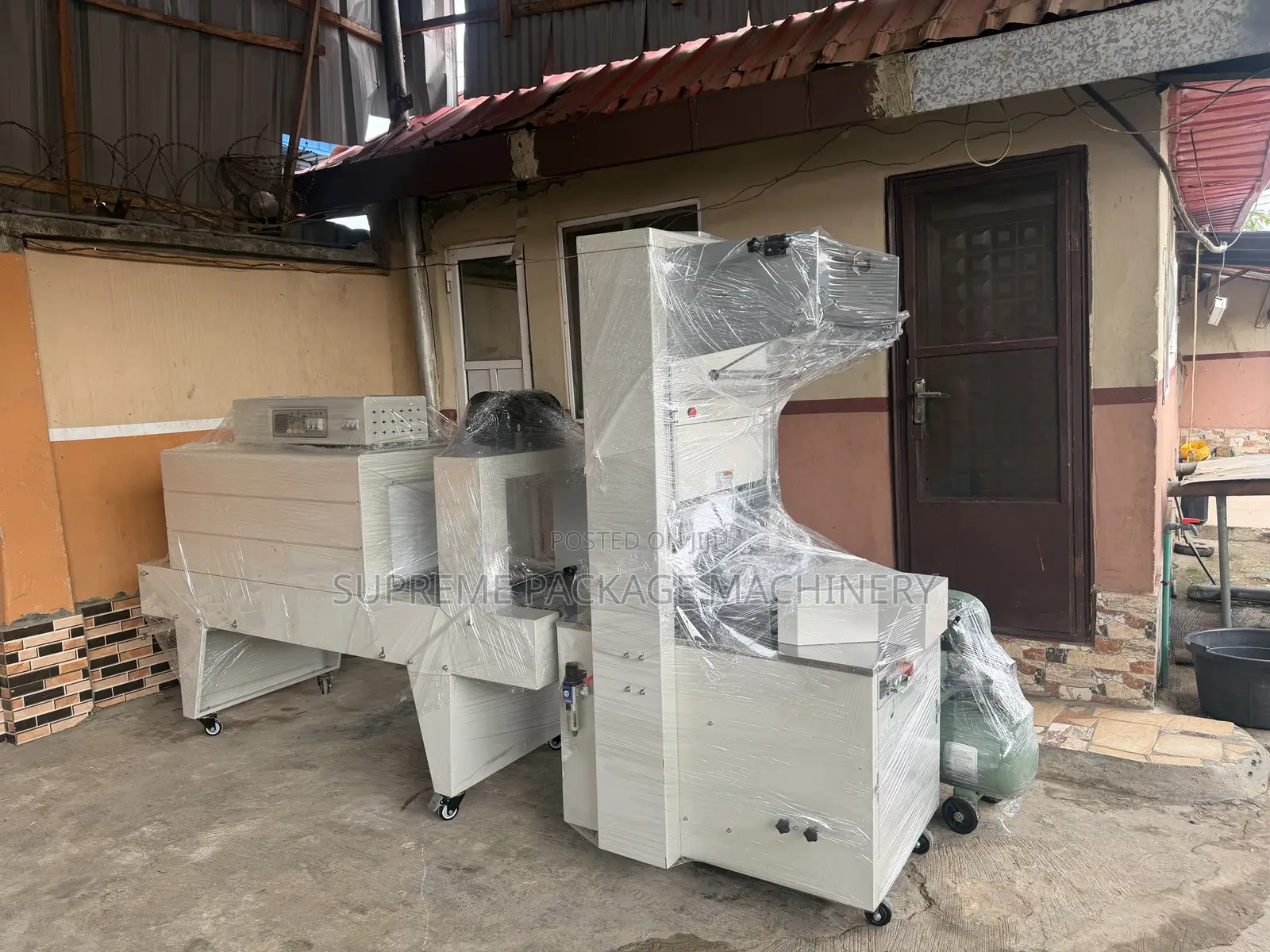 Sleeve Wrapping and Shrink Tunnel With Compressor