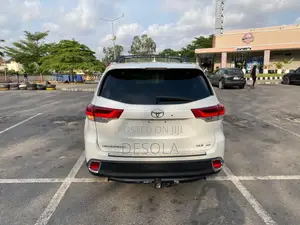 Toyota Highlander XLE V6 4x4 (3.5L 6cyl 6A) 2016 White