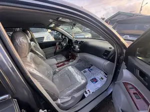 Toyota Highlander Limited 2012 Gray