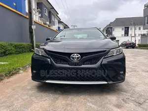 Toyota Camry SE FWD (2.5L 4cyl 8AM) 2018 Black