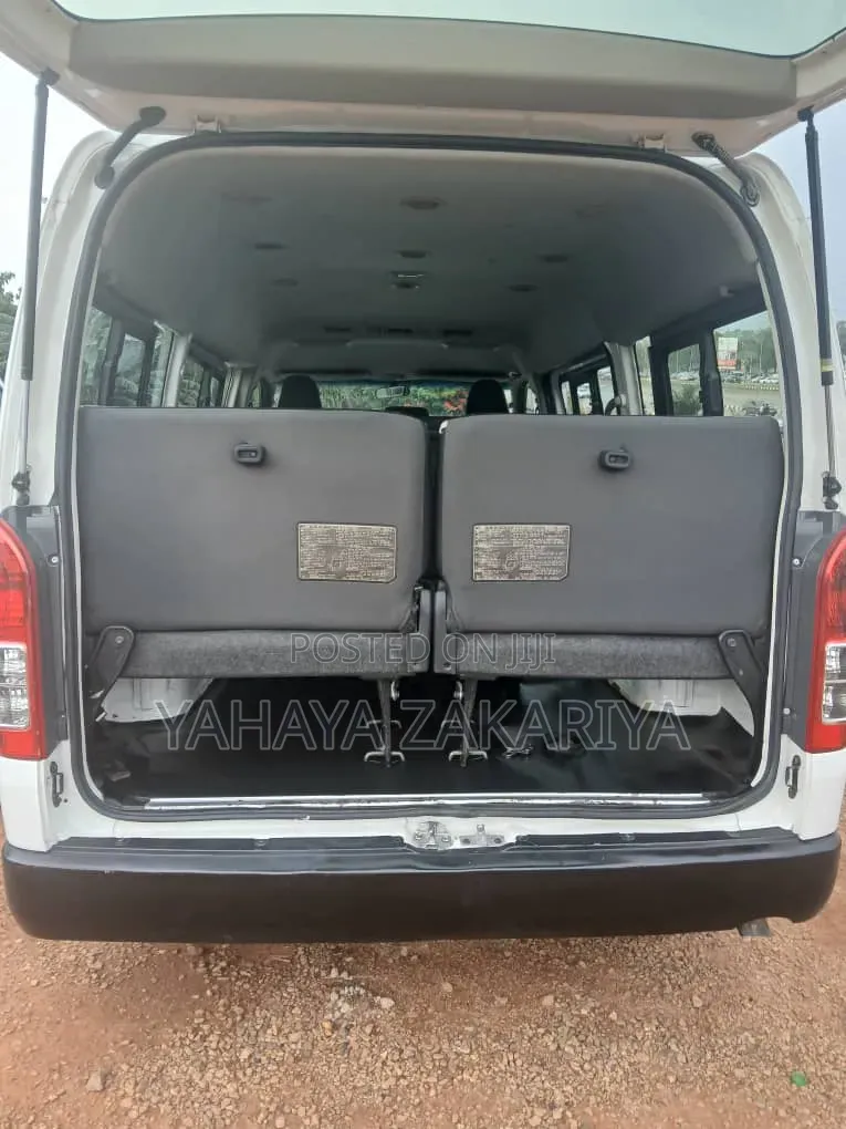 Toyota HiAce 2013 White
