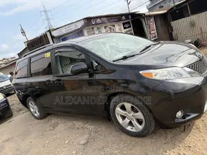 Toyota Sienna 2015 Black