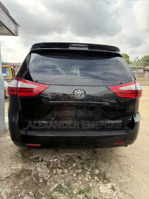Toyota Sienna 2015 Black
