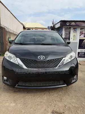 Toyota Sienna 2015 Black