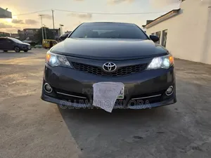 Toyota Camry SE 4dr Sedan (2.5L 4cyl 6A) 2014 Gray